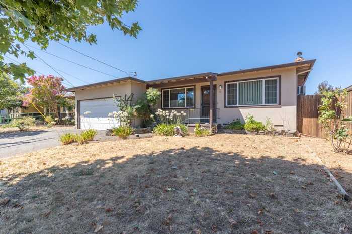 photo 1: 76 Debmar Ln, Cloverdale CA 95425