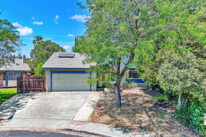 photo 2: 740 Dogwood Cir, Fairfield CA 94533