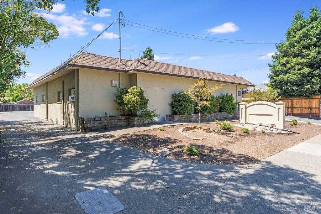 photo 1: 615 5th St W, Sonoma CA 95476