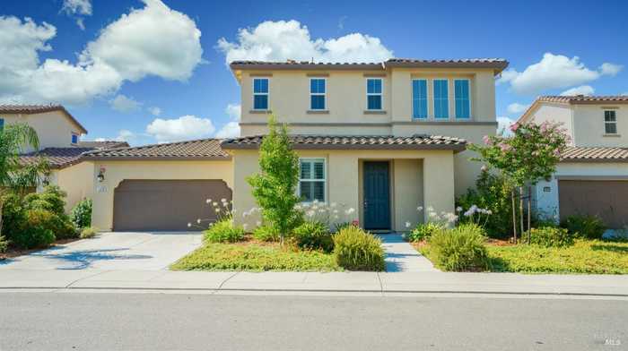 photo 1: 173 Wisteria Cir, Vacaville CA 95687