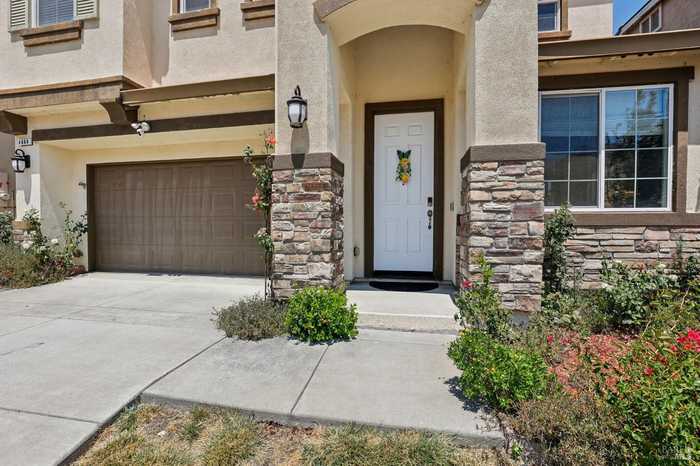 photo 2: 4660 Lariat Dr, Fairfield CA 94534