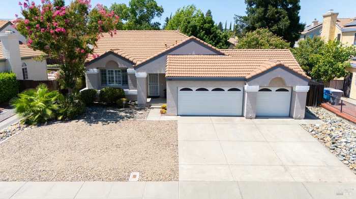 photo 2: 784 Monaghan Cir, Vacaville CA 95688