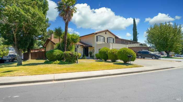 photo 1: 2865 Mankas Blvd, Fairfield CA 94534