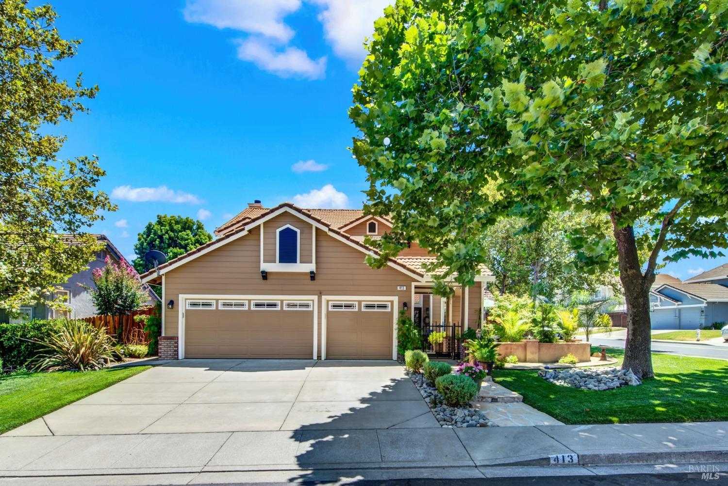 photo 3: 413 Crownpointe Cir, Vacaville CA 95687