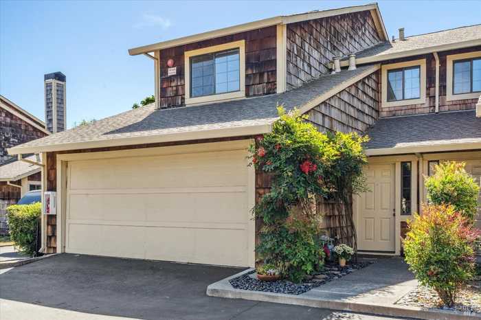 photo 2: 1653 Creekview Cir, Petaluma CA 94954