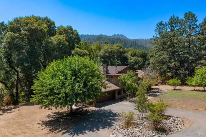 photo 2: 2010 Park Creek Ln, Ukiah CA 95482