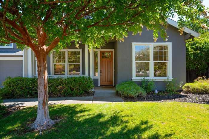 photo 1: 917 Signorelli Cir, St. Helena CA 94574