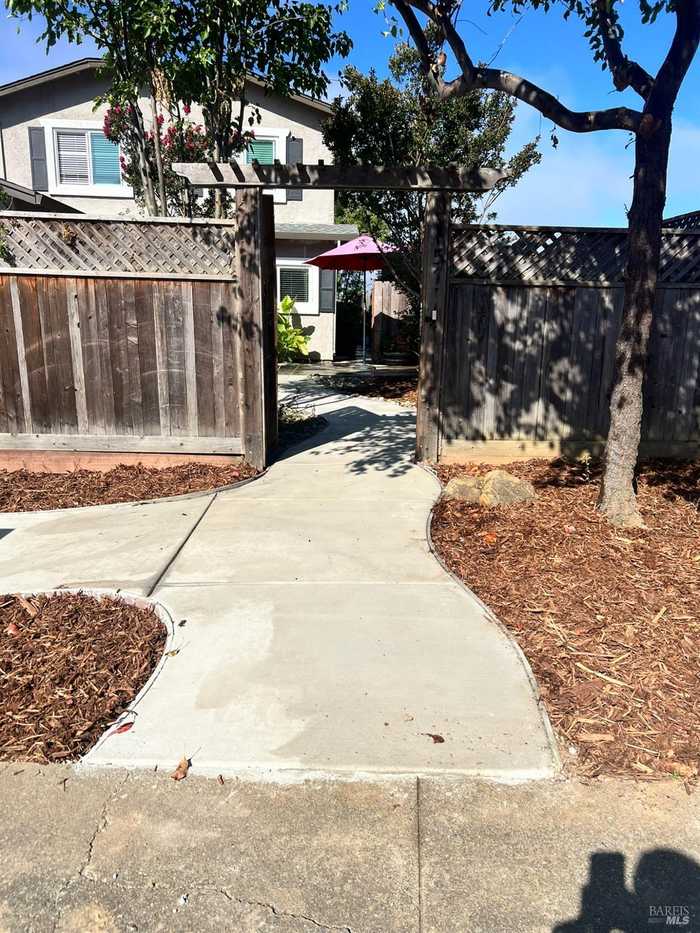 photo 2: 157 Peach St, Vallejo CA 94589