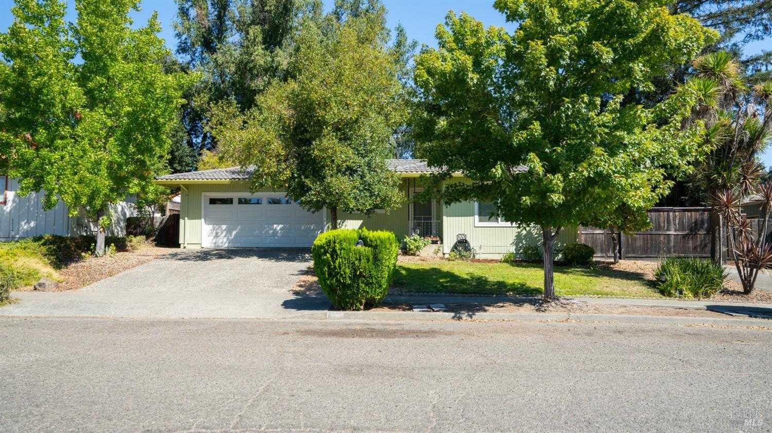 photo 2: 468 Josephine Dr, Cloverdale CA 95425