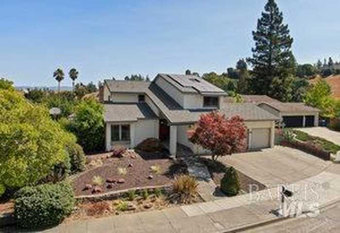 photo 1: 1034 Alpine Ct, Napa CA 94558