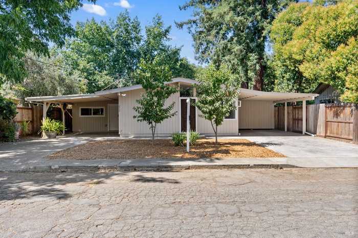 photo 1: 212 Triplett Dr, Cloverdale CA 95425