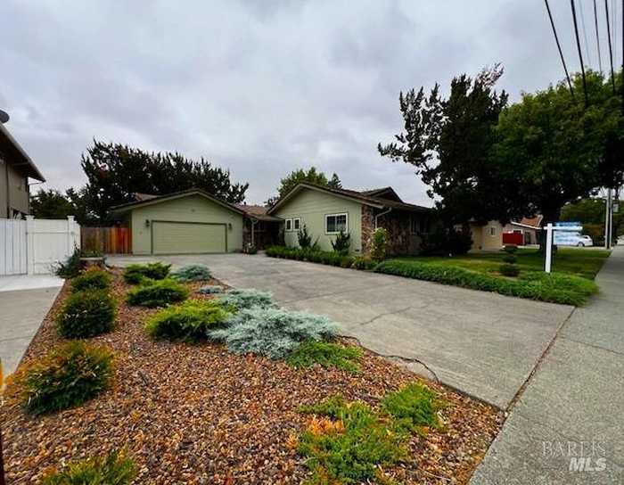 photo 1: 541 Buck Ave, Vacaville CA 95688