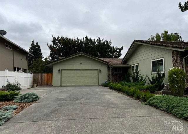 photo 2: 541 Buck Ave, Vacaville CA 95688