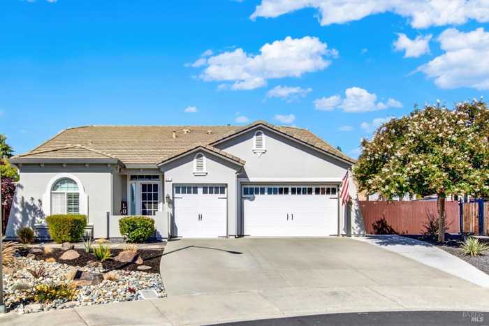 photo 1: 424 Three Rivers Ct, Vacaville CA 95688