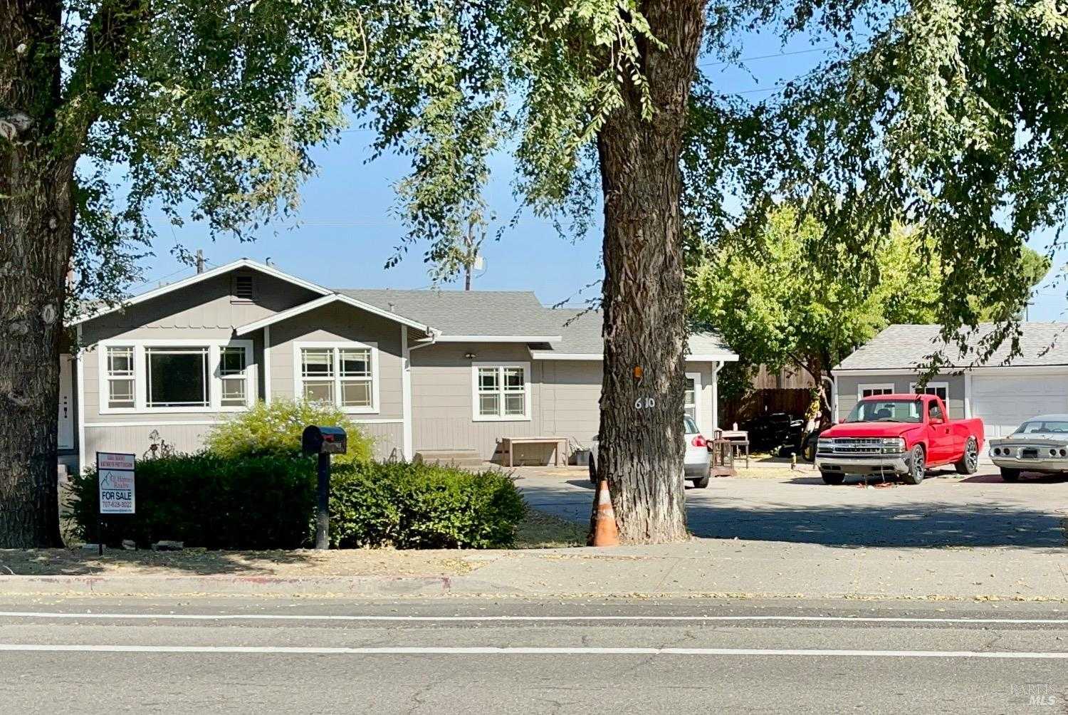 photo 1: 610 Adams St NE, Dixon CA 95620