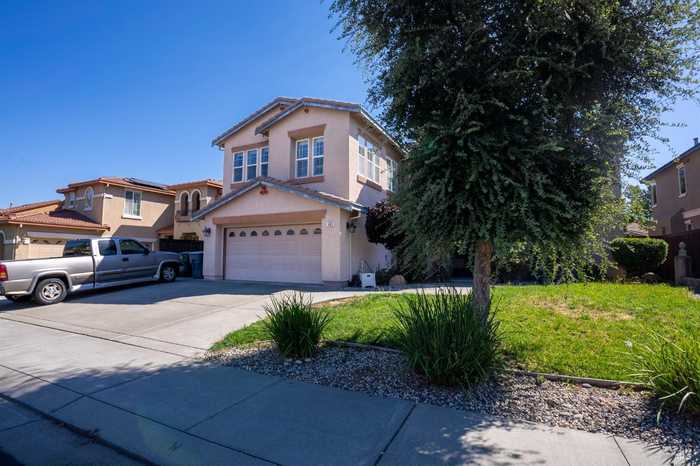 photo 1: 650 Canterbury Cir, Vacaville CA 95687