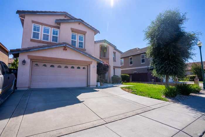 photo 2: 650 Canterbury Cir, Vacaville CA 95687