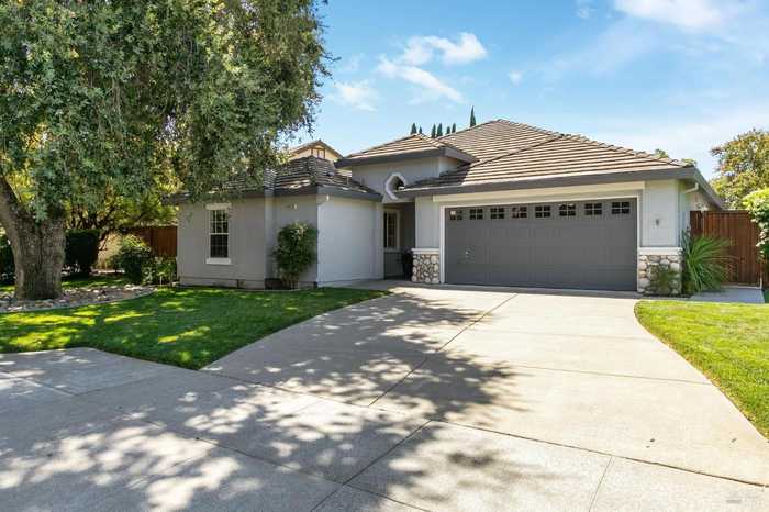 photo 2: 4535 Avondale Cir, Fairfield CA 94533