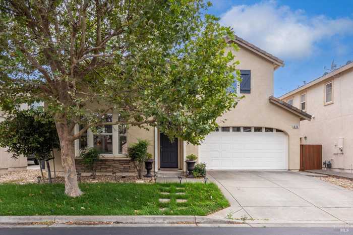 photo 2: 643 Parisio Cir, Fairfield CA 94534