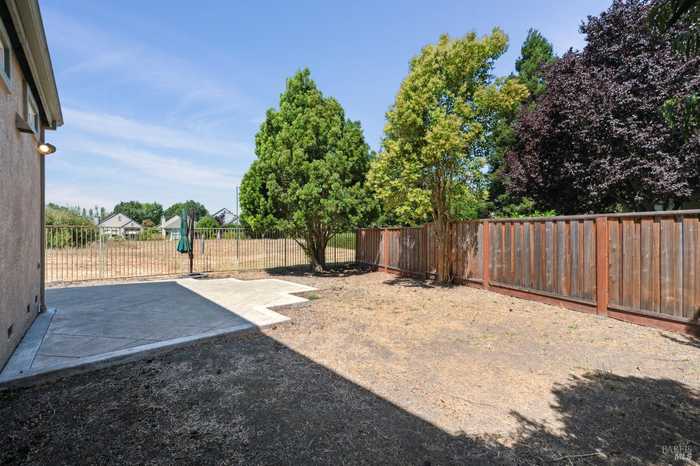 photo 2: 27 Sapporo Ct, Petaluma CA 94954