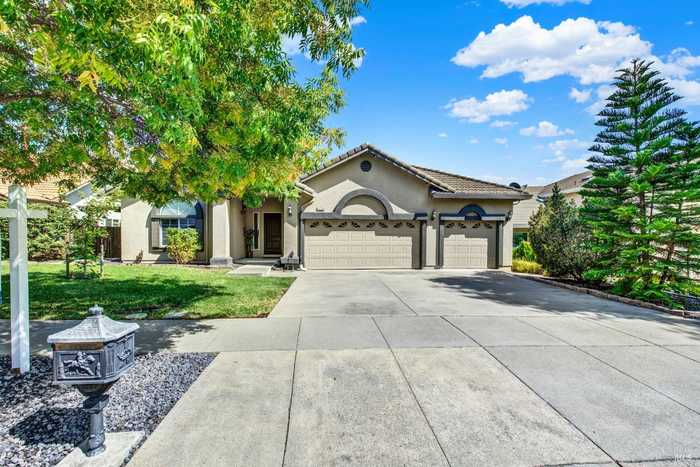 photo 2: 1778 Gillespie Dr, Fairfield CA 94534