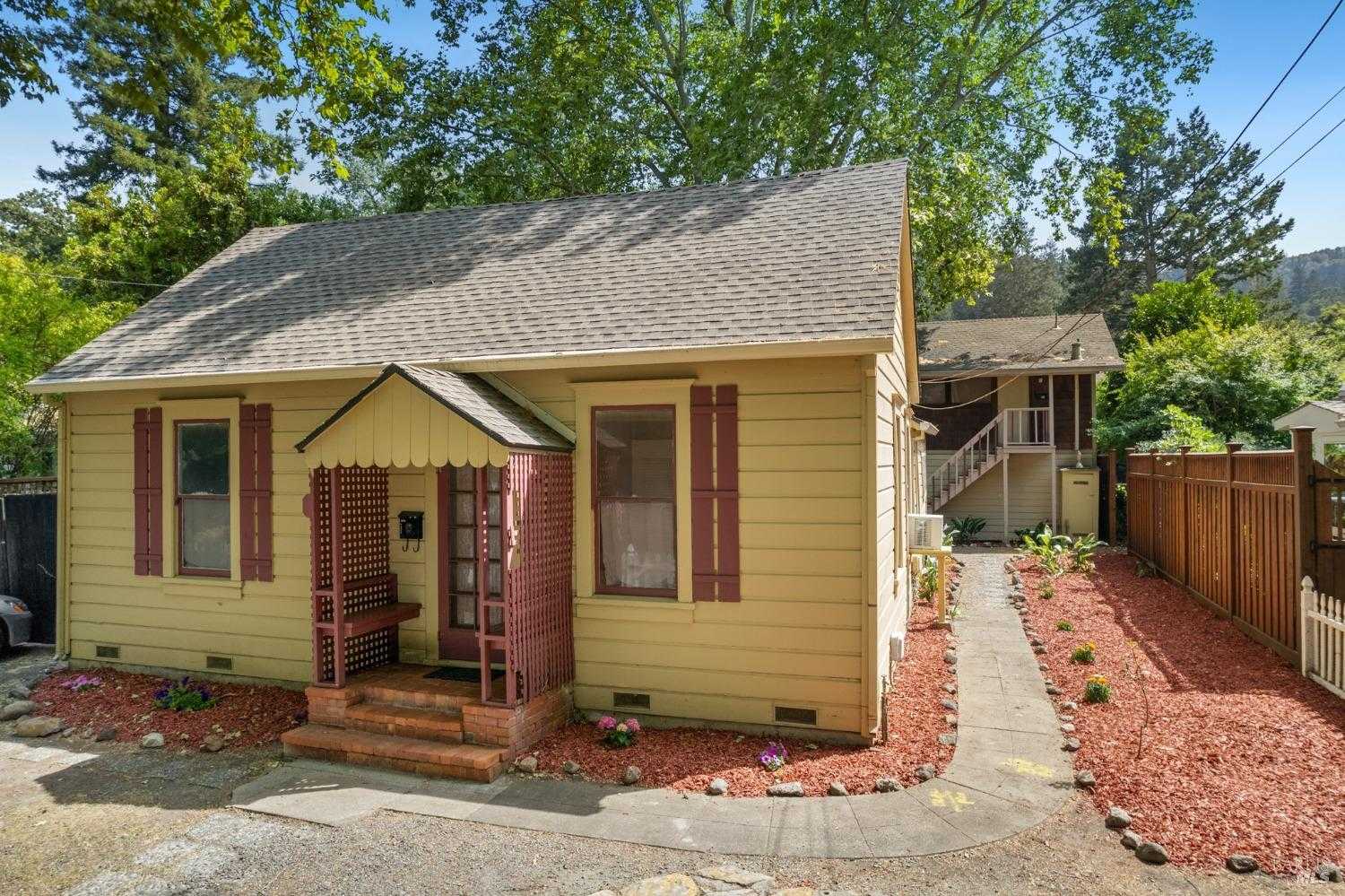 photo 1: 1017 Cedar St, Calistoga CA 94515