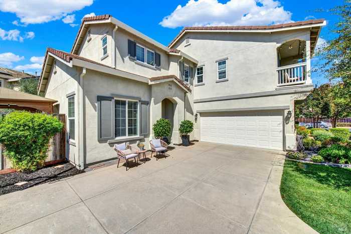 photo 2: 100 Carousel Way, Vacaville CA 95688