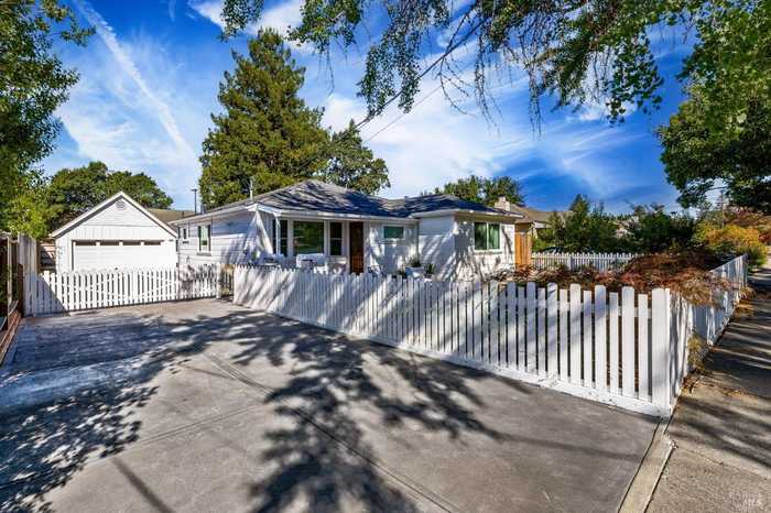 photo 1: 1213 Stewart St, Santa Rosa CA 95404