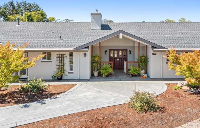 photo 1: 475 Country Club Dr, Santa Rosa CA 95401