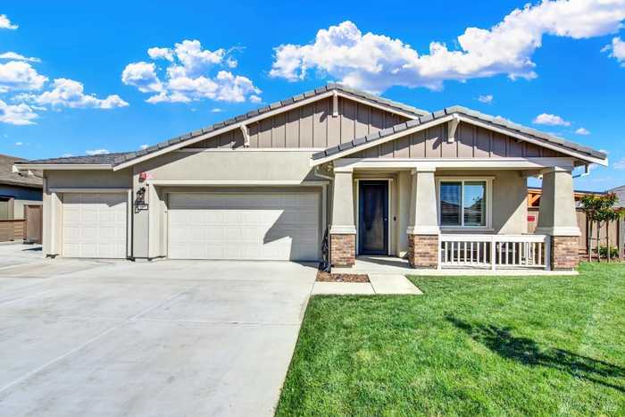 photo 1: 493 Baler Cir, Vacaville CA 95687