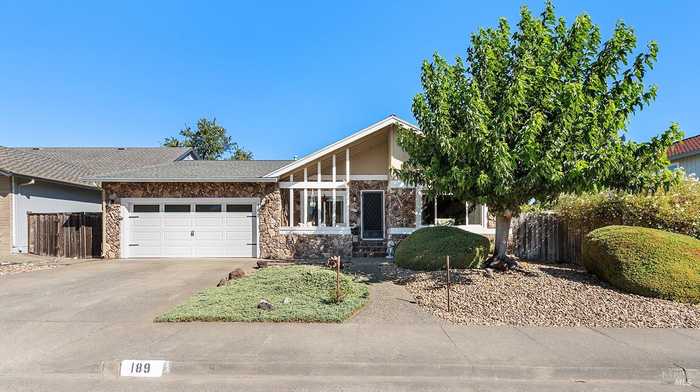 photo 1: 189 Eckmann Pl, Petaluma CA 94952