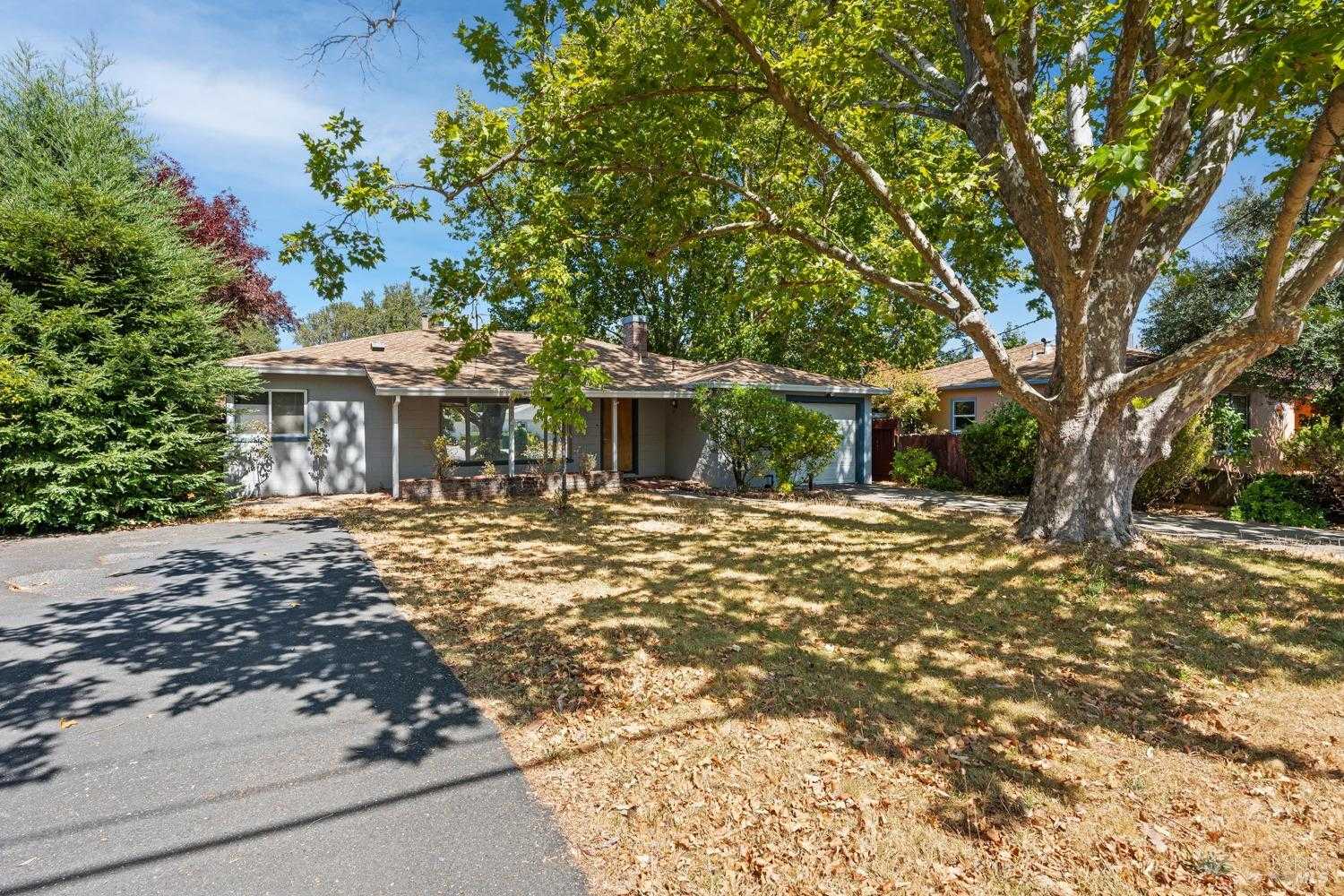 photo 1: 340 Washington Ave, Ukiah CA 95482