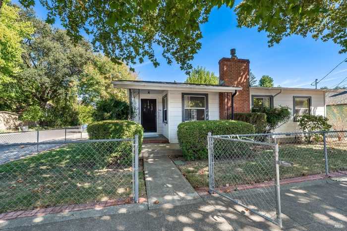 photo 2: 795 N Pine St, Ukiah CA 95482