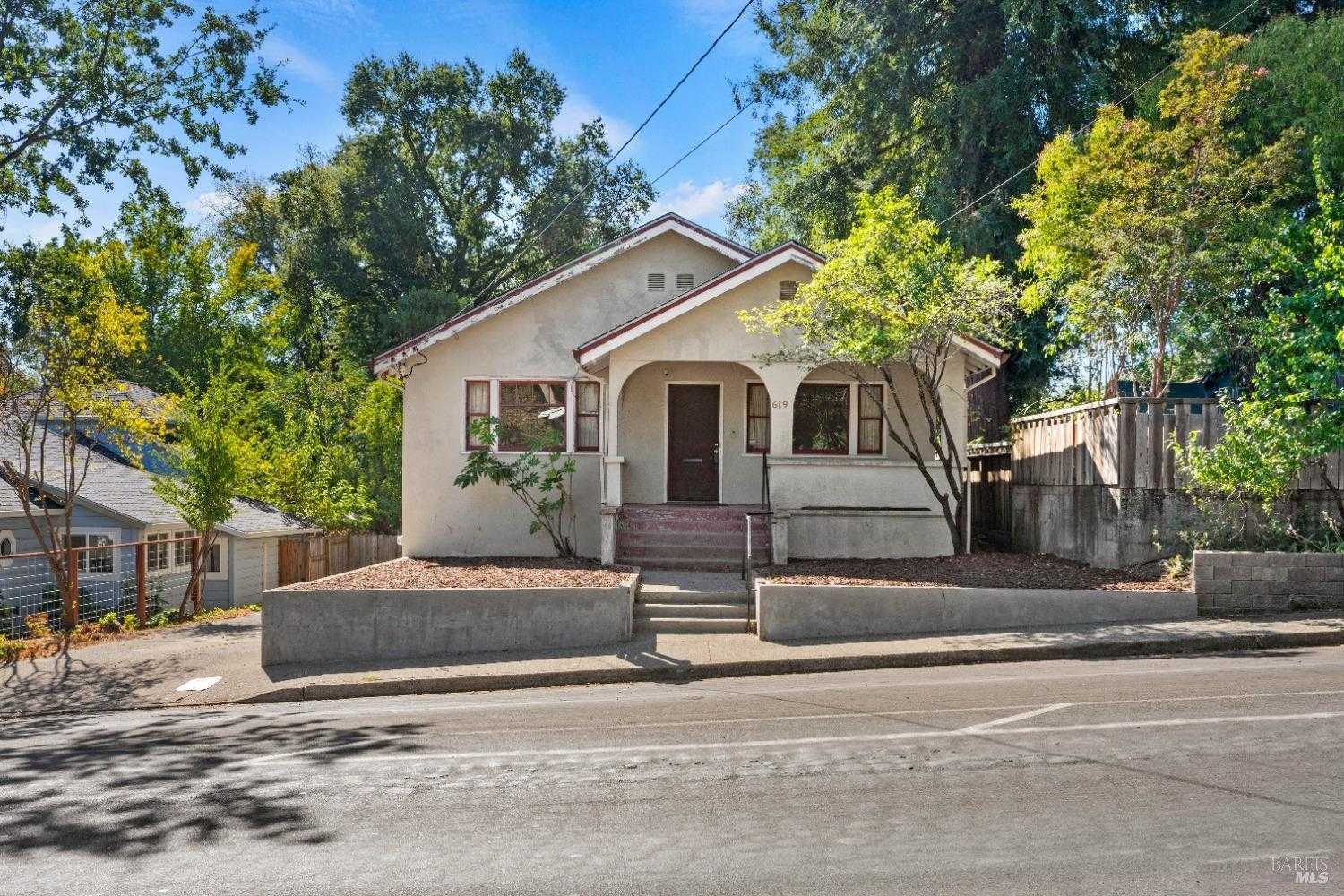 photo 2: 619 Grove Ave, Ukiah CA 95482