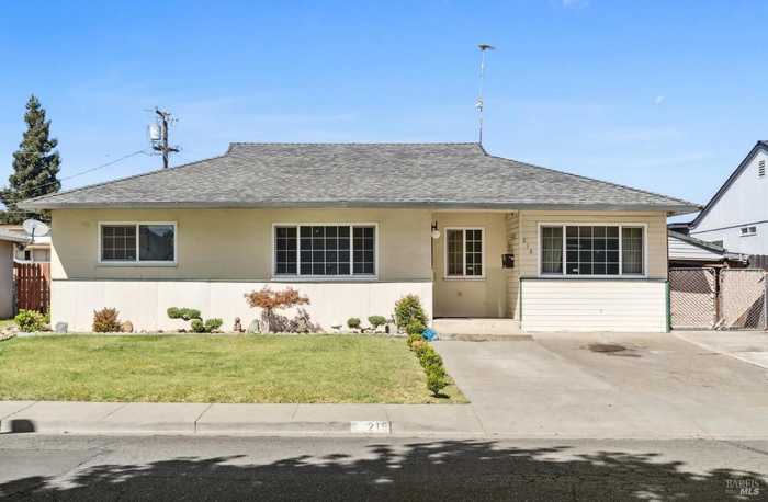 photo 1: 218 E Tennessee St, Fairfield CA 94533