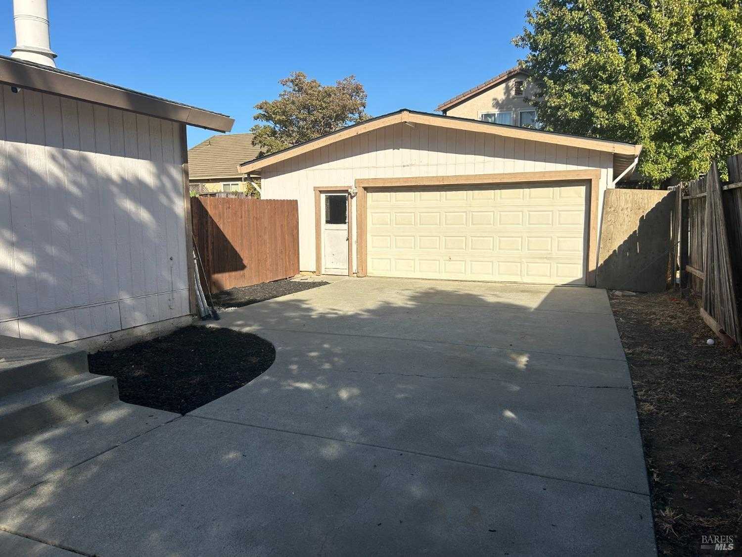 photo 3: 336 Hamilton Dr, Fairfield CA 94533