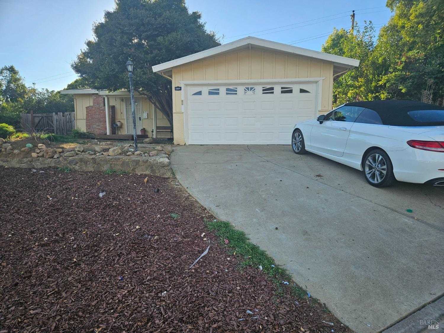 photo 1: 117 Charles Ct, Vallejo CA 94591