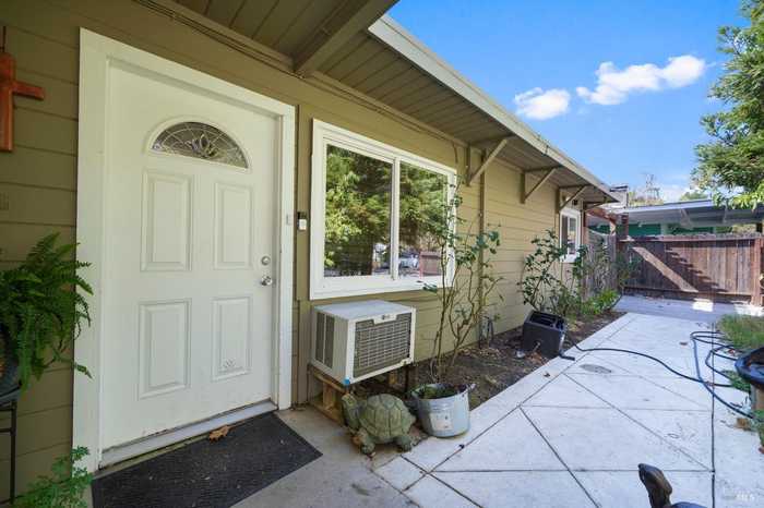 photo 2: 721 Maryland St, Fairfield CA 94533