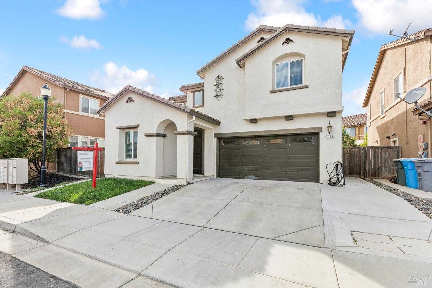 photo 3: 1135 Dartmouth Cir, Dixon CA 95620