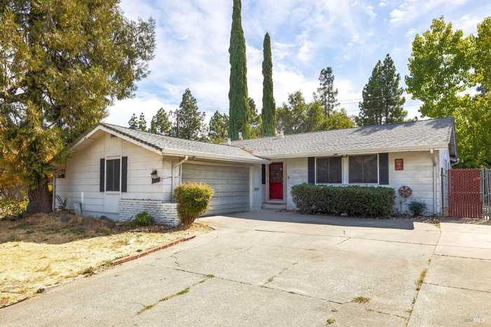 photo 2: 255 Dahlia St, Fairfield CA 94533