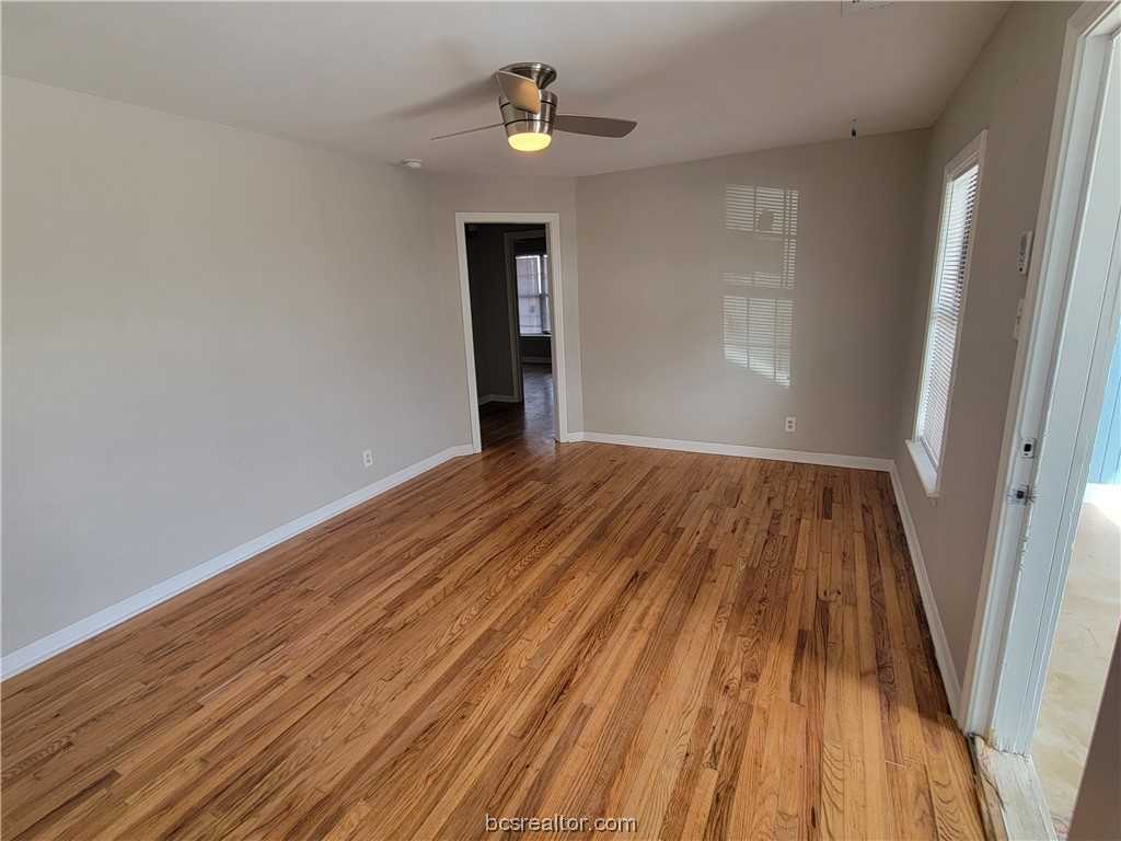 photo 3: 204 W Carson Street, Bryan TX 77801