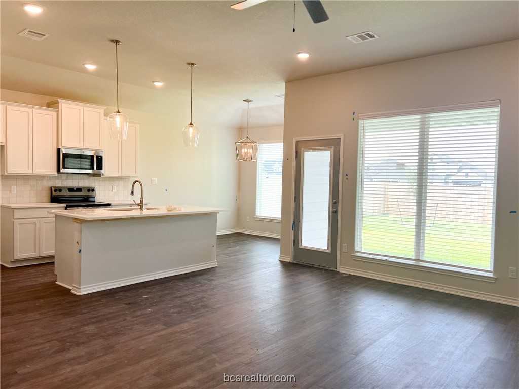 photo 3: 3129 Margaret Rudder Parkway, Bryan TX 77808