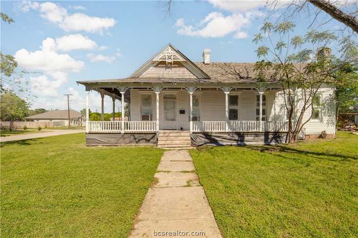 photo 1: 610 W Davis Street, Hearne TX 77859