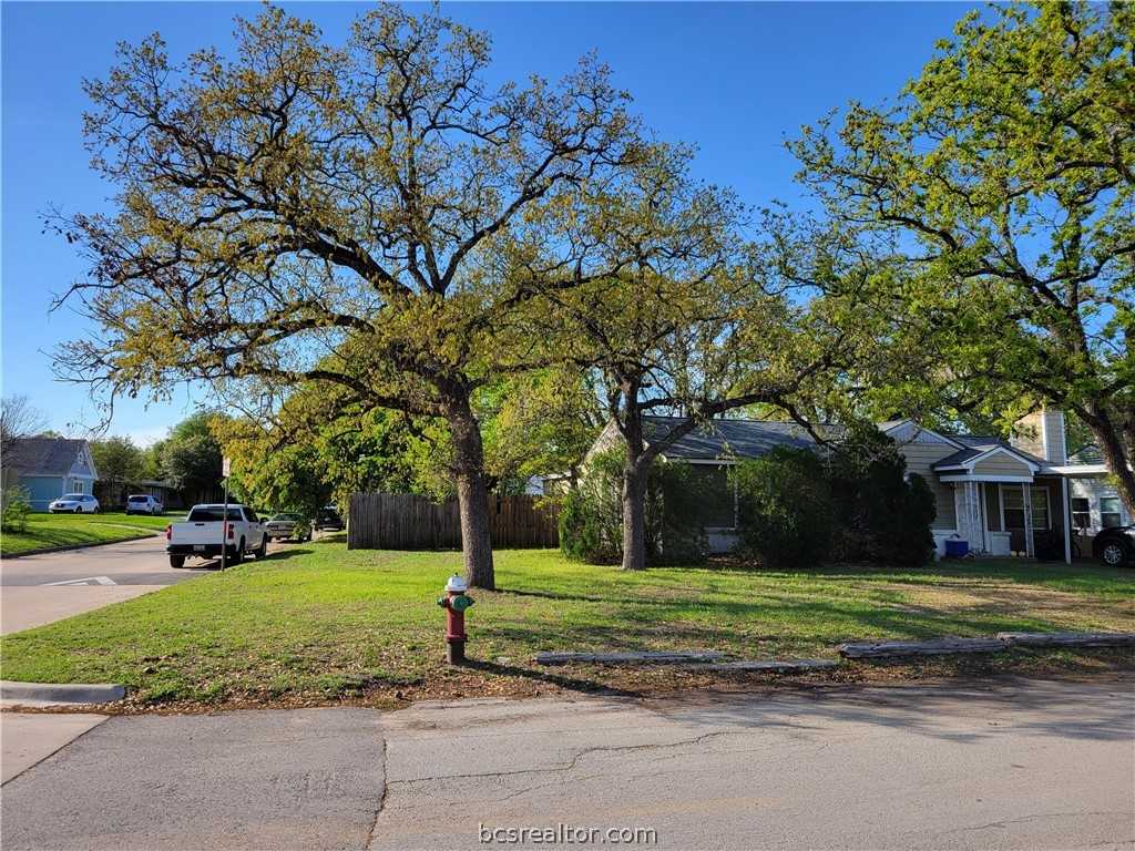 photo 3: 312 Foch Street, Bryan TX 77801