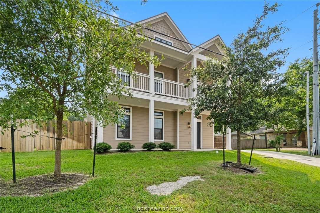 photo 3: 700 Highlands Street, College Station TX 77840