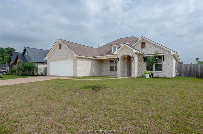 photo 2: 3212 Glencairn Court, Bryan TX 77808