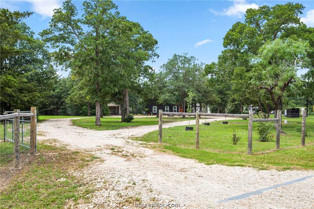 photo 1: 1022 Beaver Creek CountyRoad, Snook TX 77836