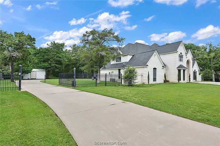 photo 2: 804 Timber Lane, Caldwell TX 77836