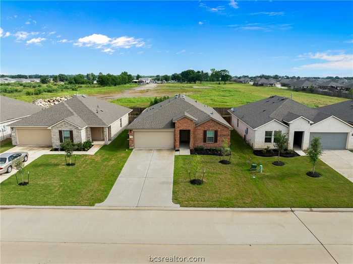 photo 2: 8014 Front Nine Lane, Navasota TX 77868