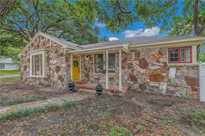 photo 1: 818 E McAlpine, Navasota TX 77868